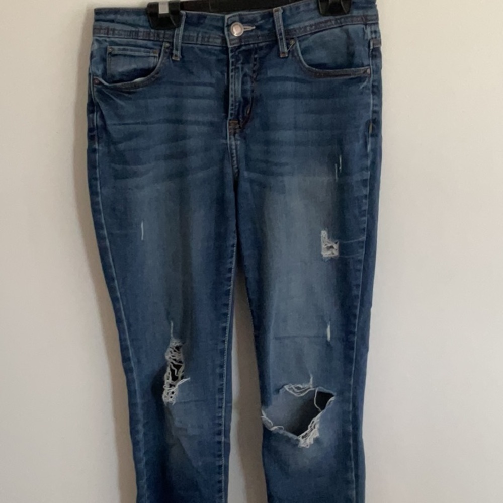 Blue Skinny Jeans with Vintage Distressed Style